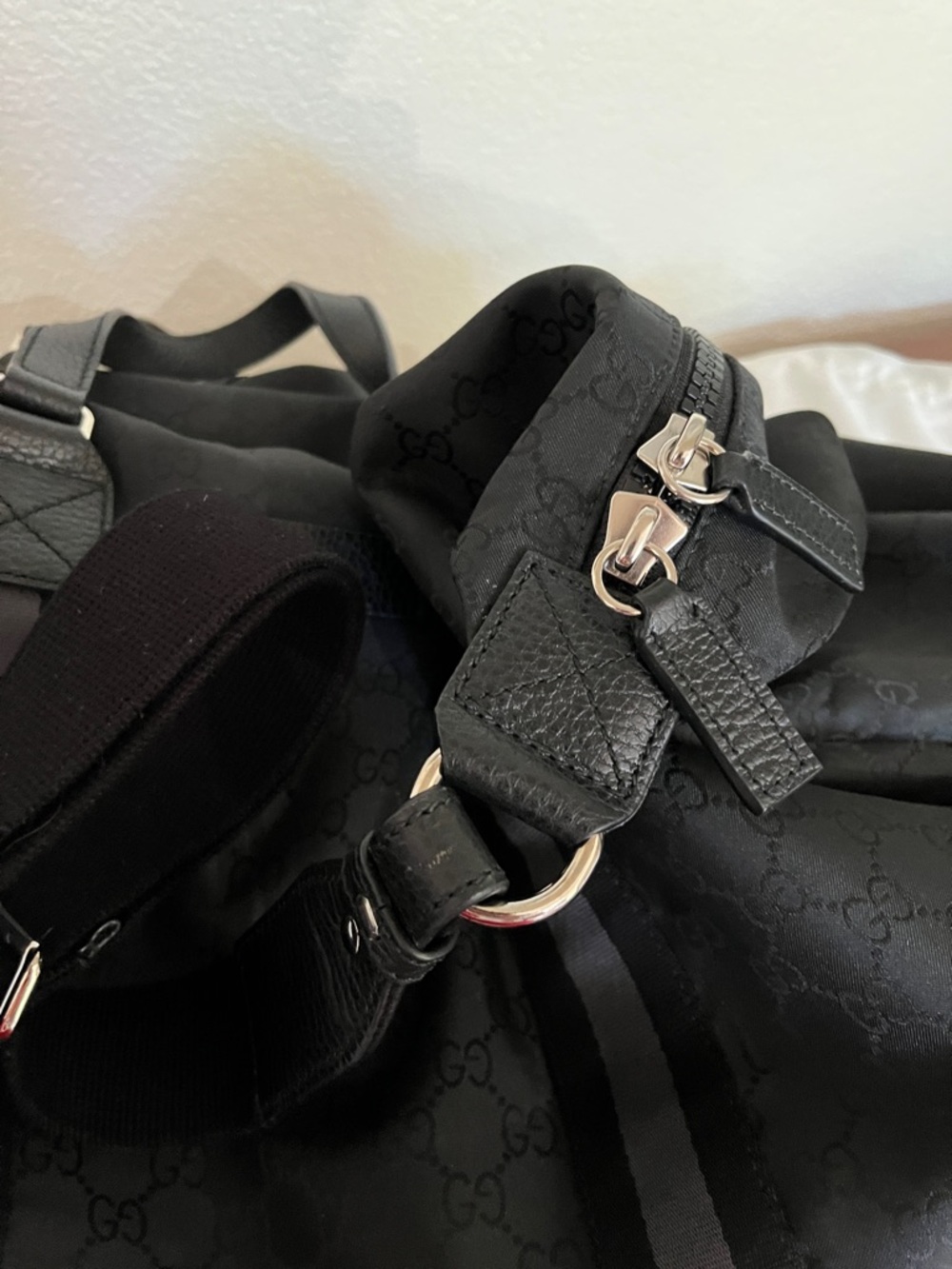 Gucci Black GG nylon Duffel with Dark Stripe Accents - Picture 4 of 8